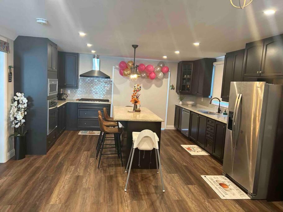 Elite Upper Deck L Front With Hot Tub * Cayuga