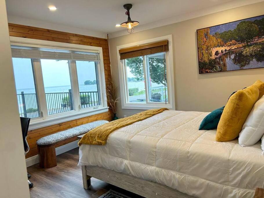 Elite Upper Deck L Front With Hot Tub Holiday home Cayuga