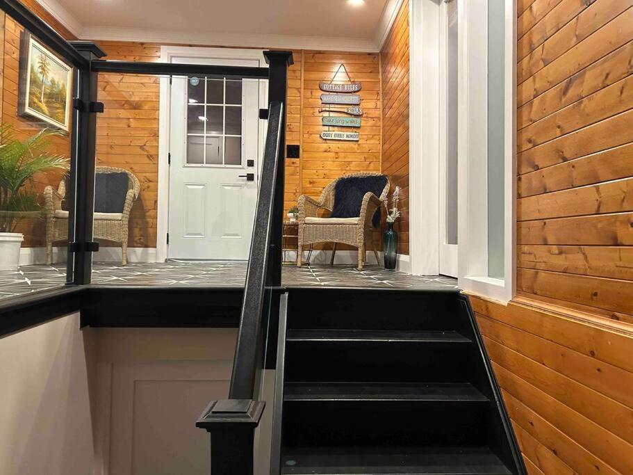 Elite Upper Deck L Front With Hot Tub *
