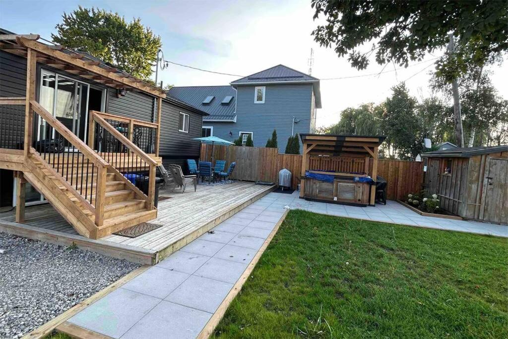 Elite Upper Deck L Front With Hot Tub Holiday home
